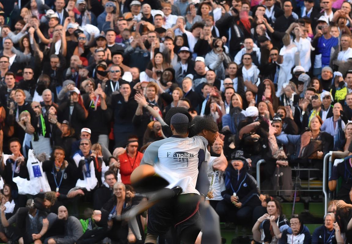 勇士险胜常规赛：库里关键三分，科尔点醒冠军文化